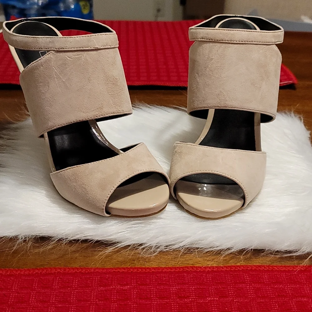 Shoes - Picture 4 of 4